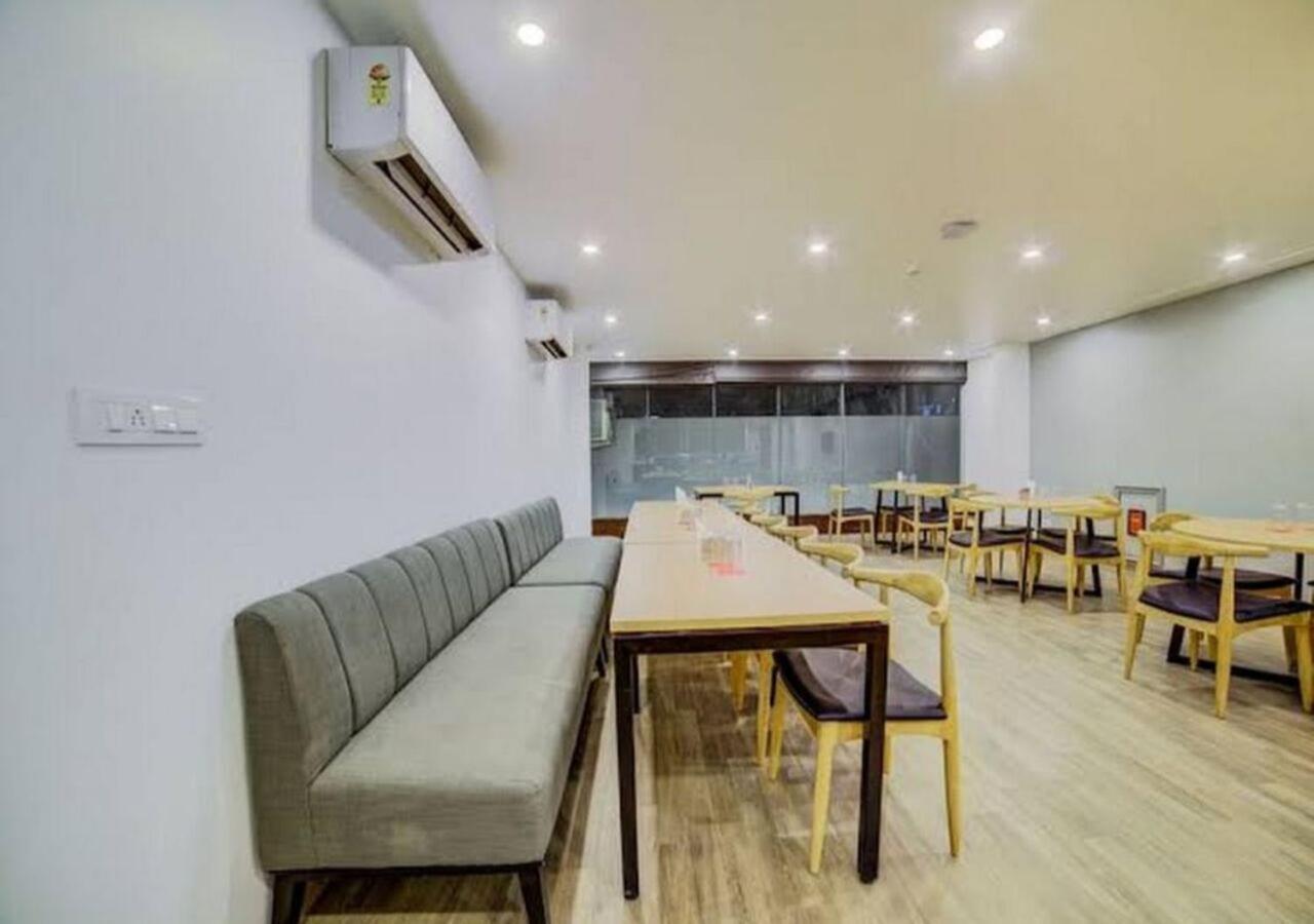 Mallenzo Suites Dlf Phase 1 Gurgaon Extérieur photo