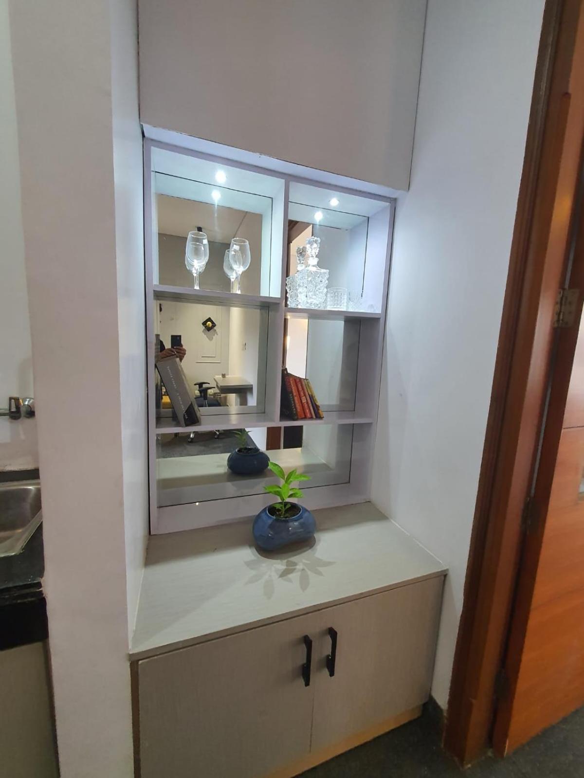Mallenzo Suites Dlf Phase 1 Gurgaon Extérieur photo