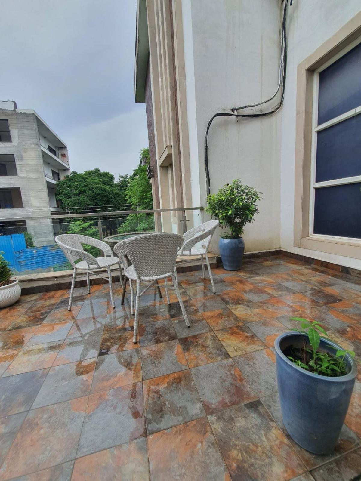 Mallenzo Suites Dlf Phase 1 Gurgaon Extérieur photo